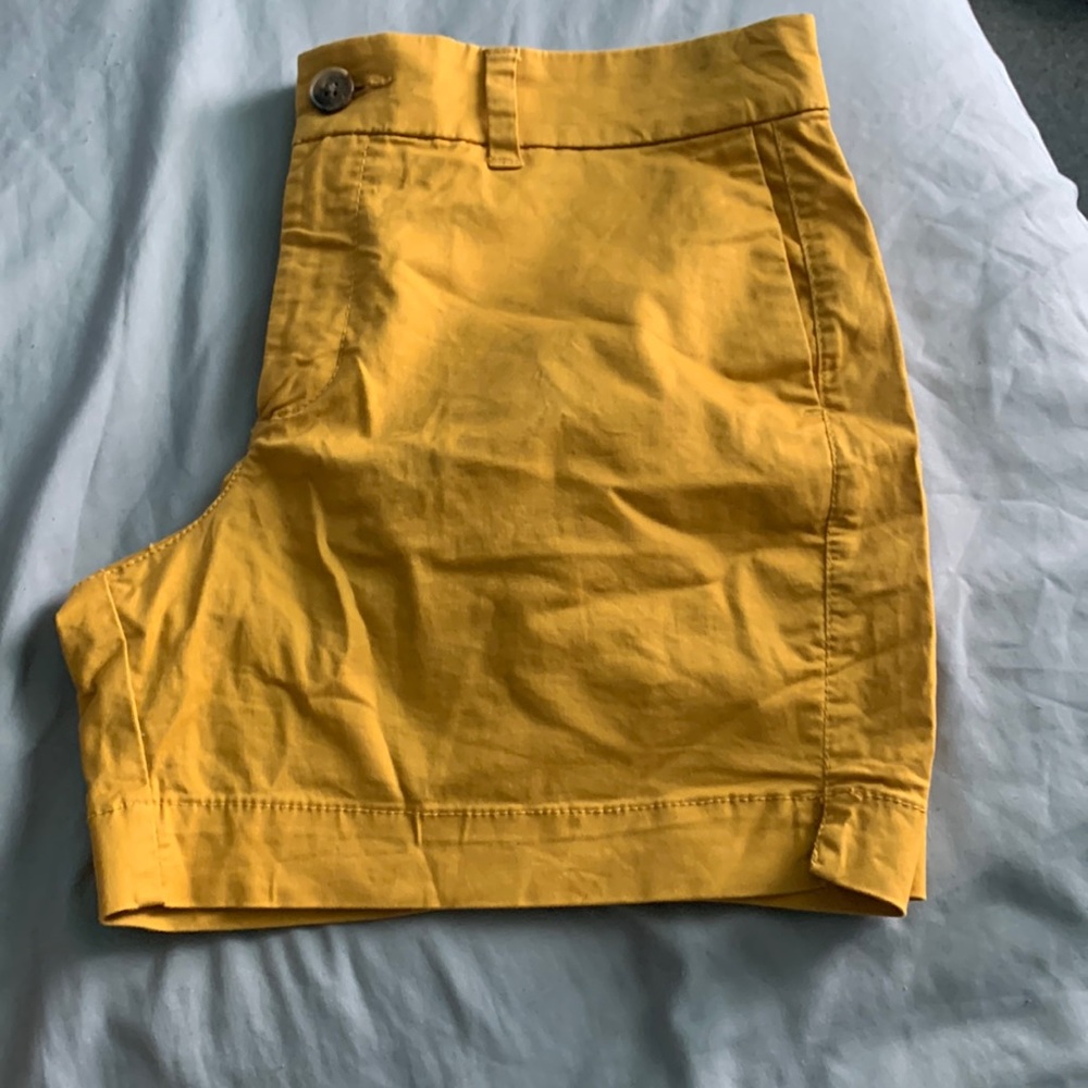 dusty orangish brownish colored size 6 everyday old navy shorts